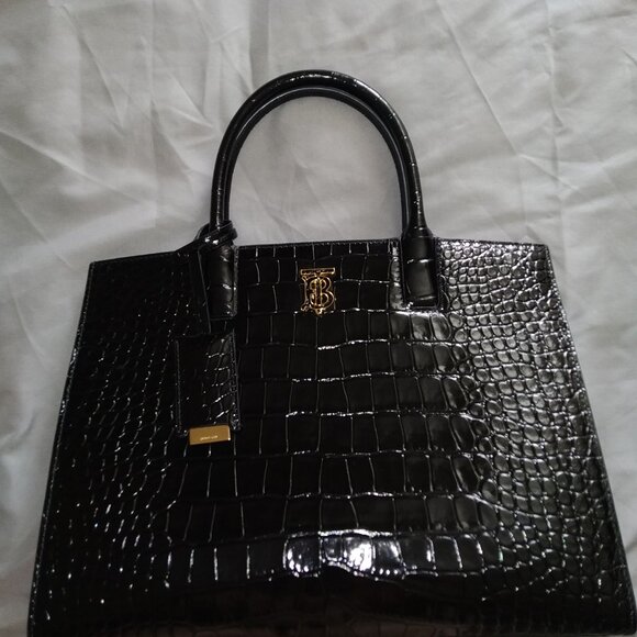 Authentic Burberry black leather bag - Picture 1 of 7